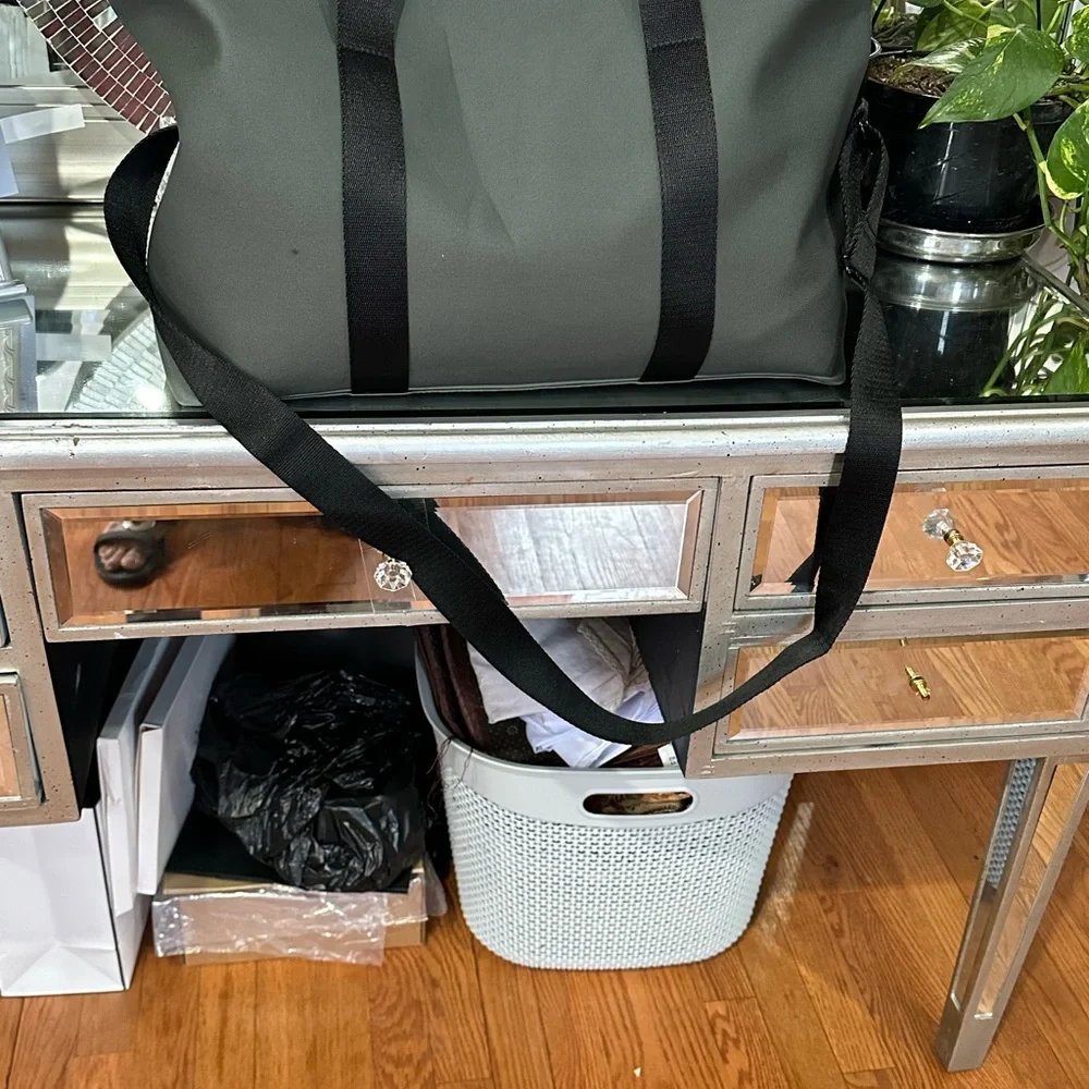 Coach - Picture 5 of 9